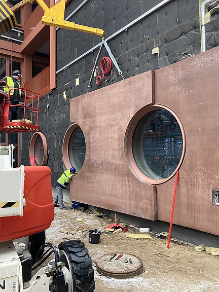 Bauarbeiten an der Gebäudefassade