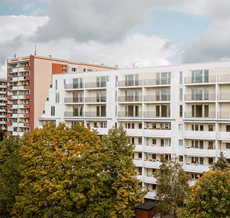 Foto eines Bauprojektes mit Dachaufstockung.