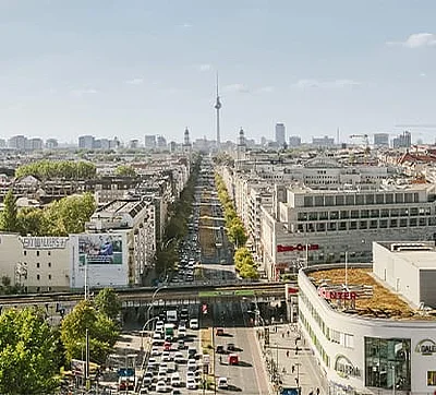 HOWOGE Berlin von oben mit Fernsehturm