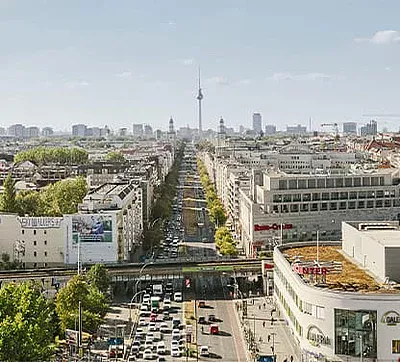 HOWOGE Berlin von oben mit Fernsehturm