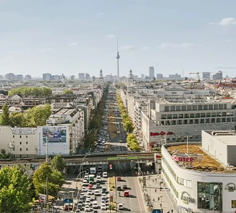 HOWOGE Berlin von oben mit Fernsehturm