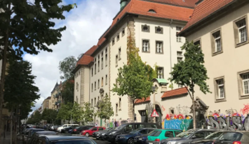 Außenansicht vom Heinrich-Hertz-Gymnasium