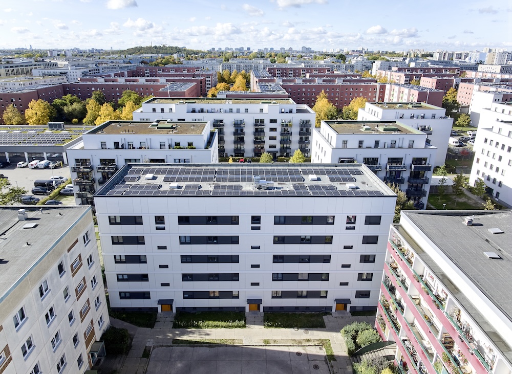 Luftaufnahme des Gebäudes, blick in den Hof, moderne Fassade