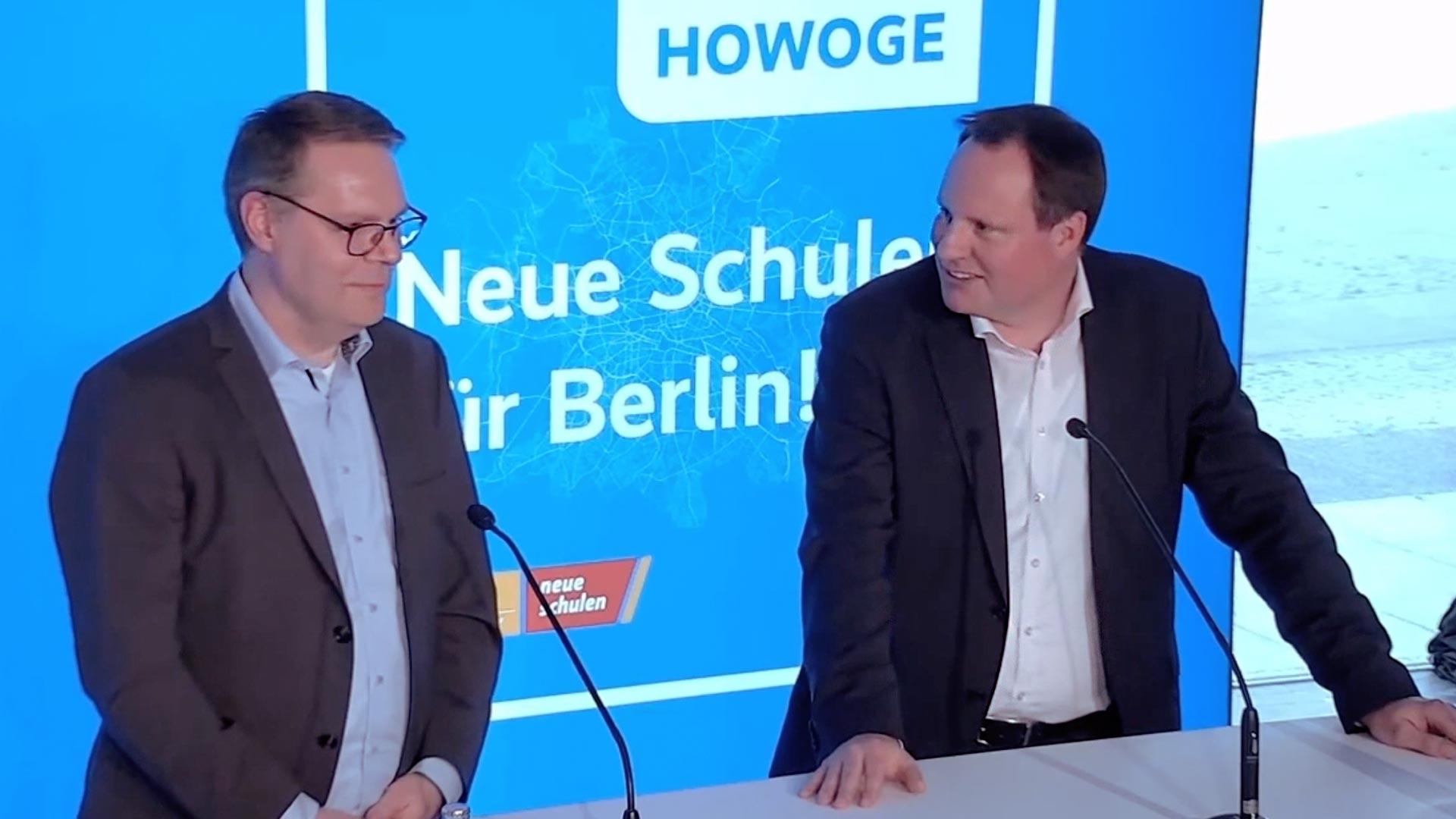 Bild – Foto von Ulrich Schiller im Gespräch mit Herrn Felgenhauer.