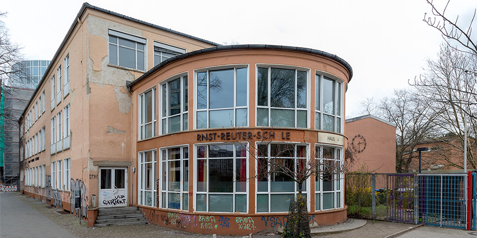 Aussenansicht der Schule