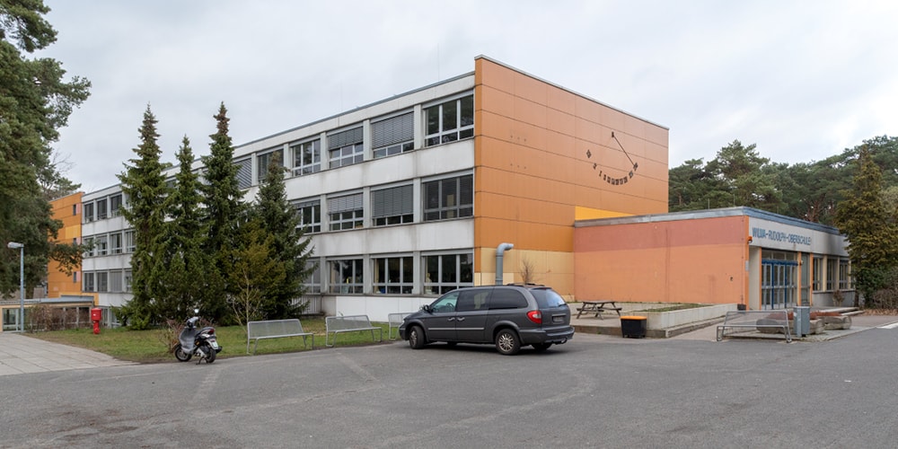Außenansicht der Schule 