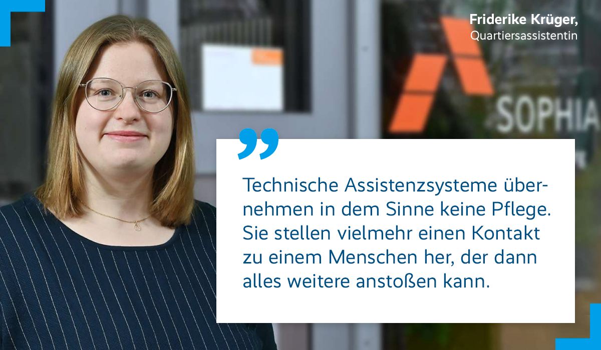 Frau Krüger vor einem Fenster mit einem Zitat