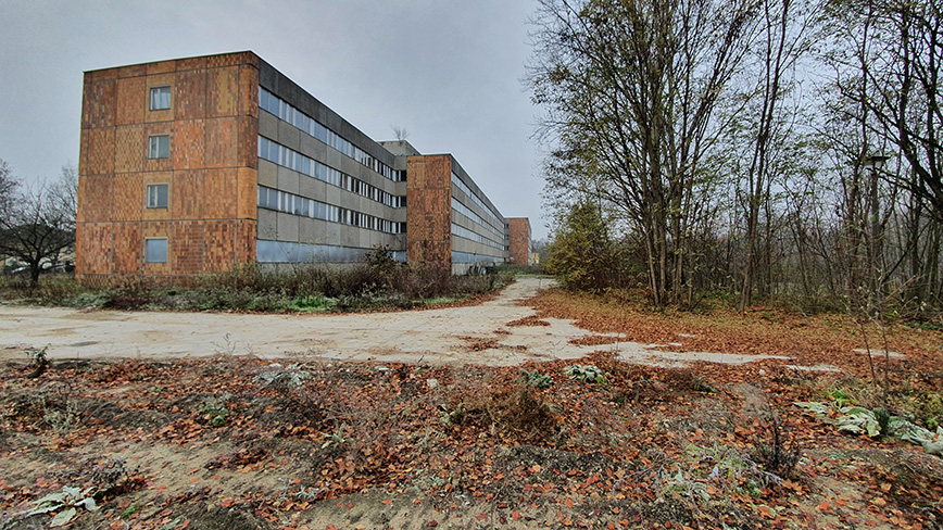 Blick von Osten auf das Bestandsgebäude Bettenhaus 